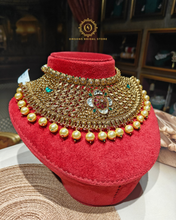Mat gold chocker set Os335