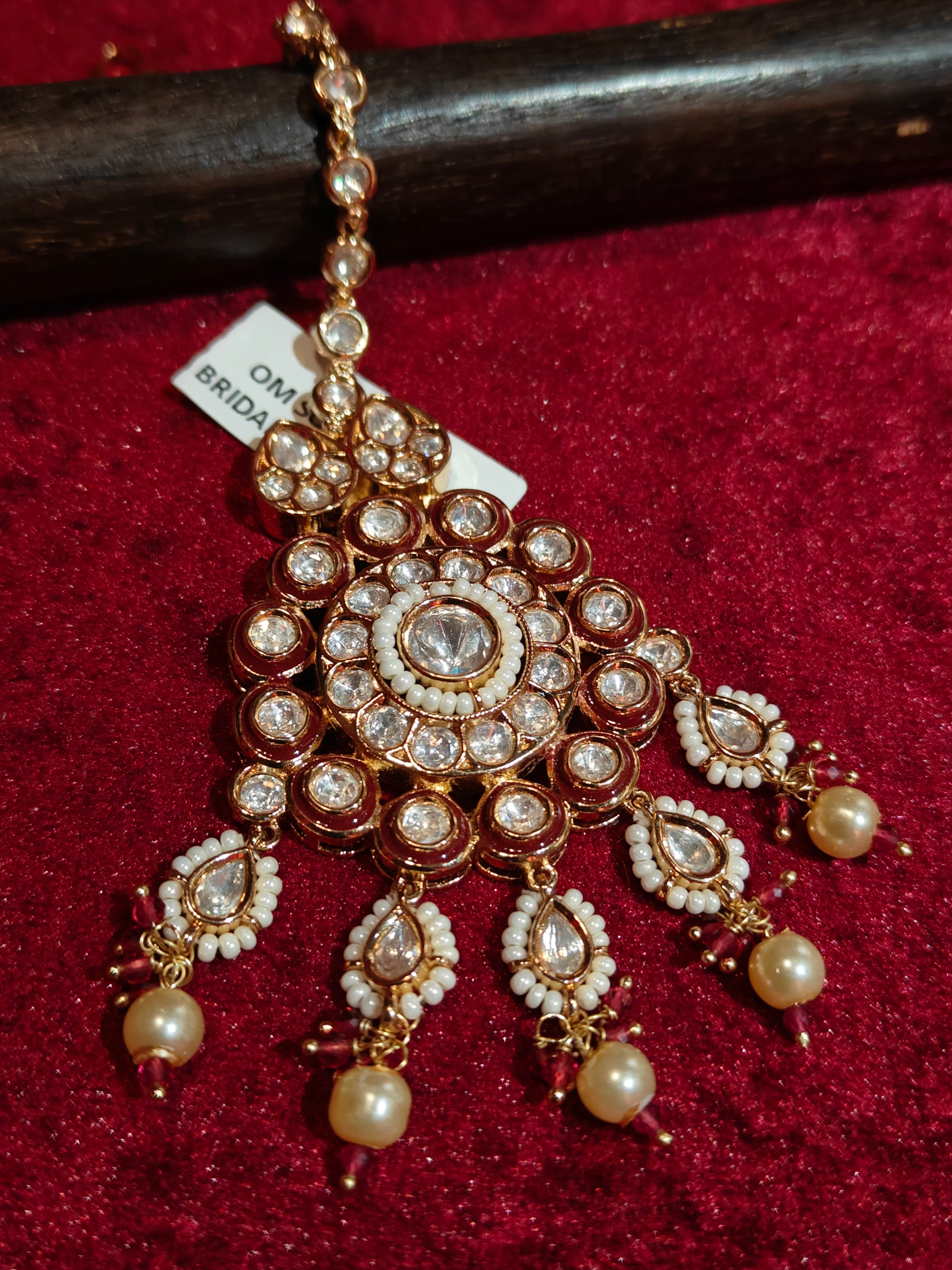 Kundan Maang Tikka