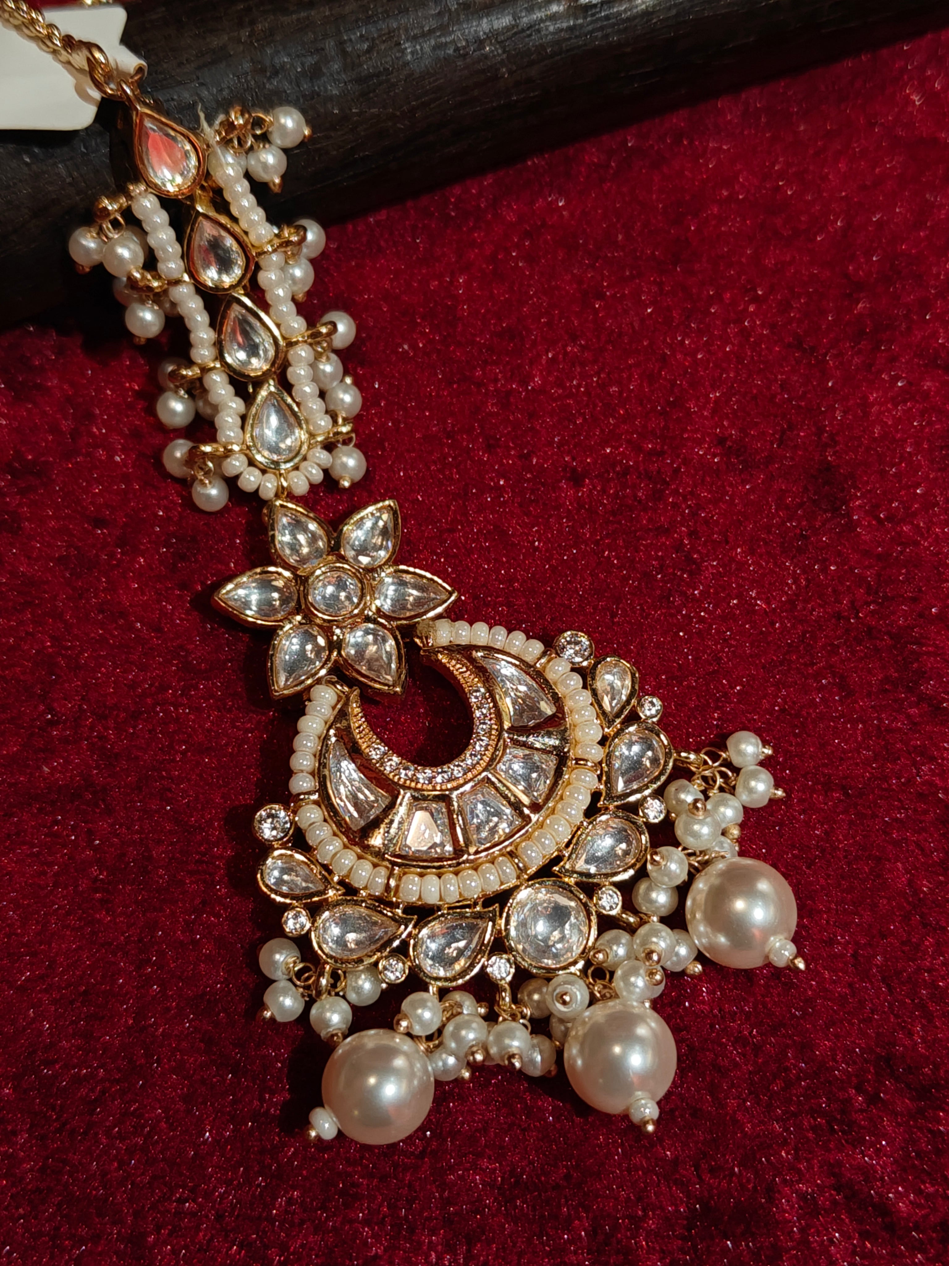 Kundan Maang Tikka