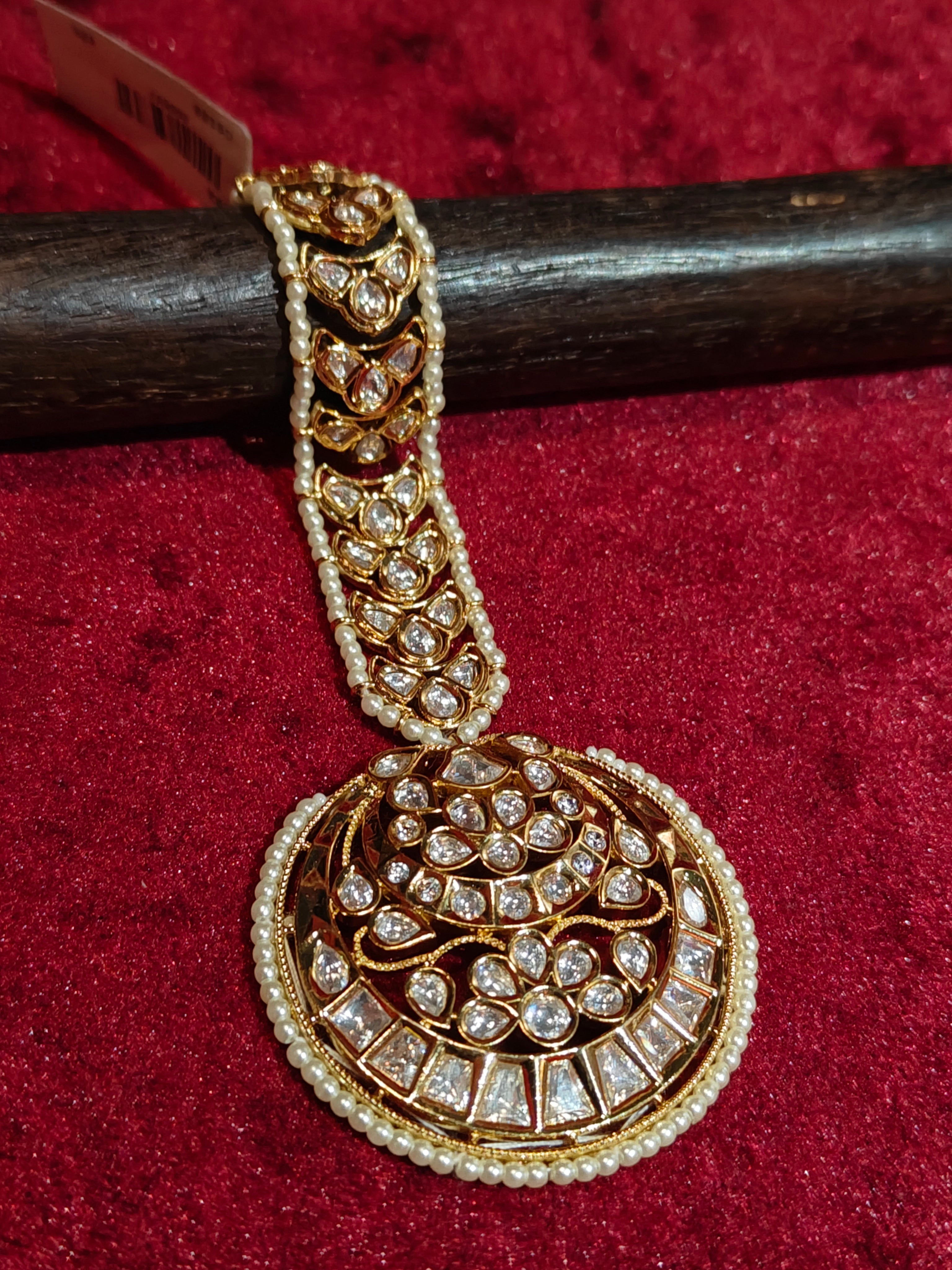 Kundan Maang Tikka