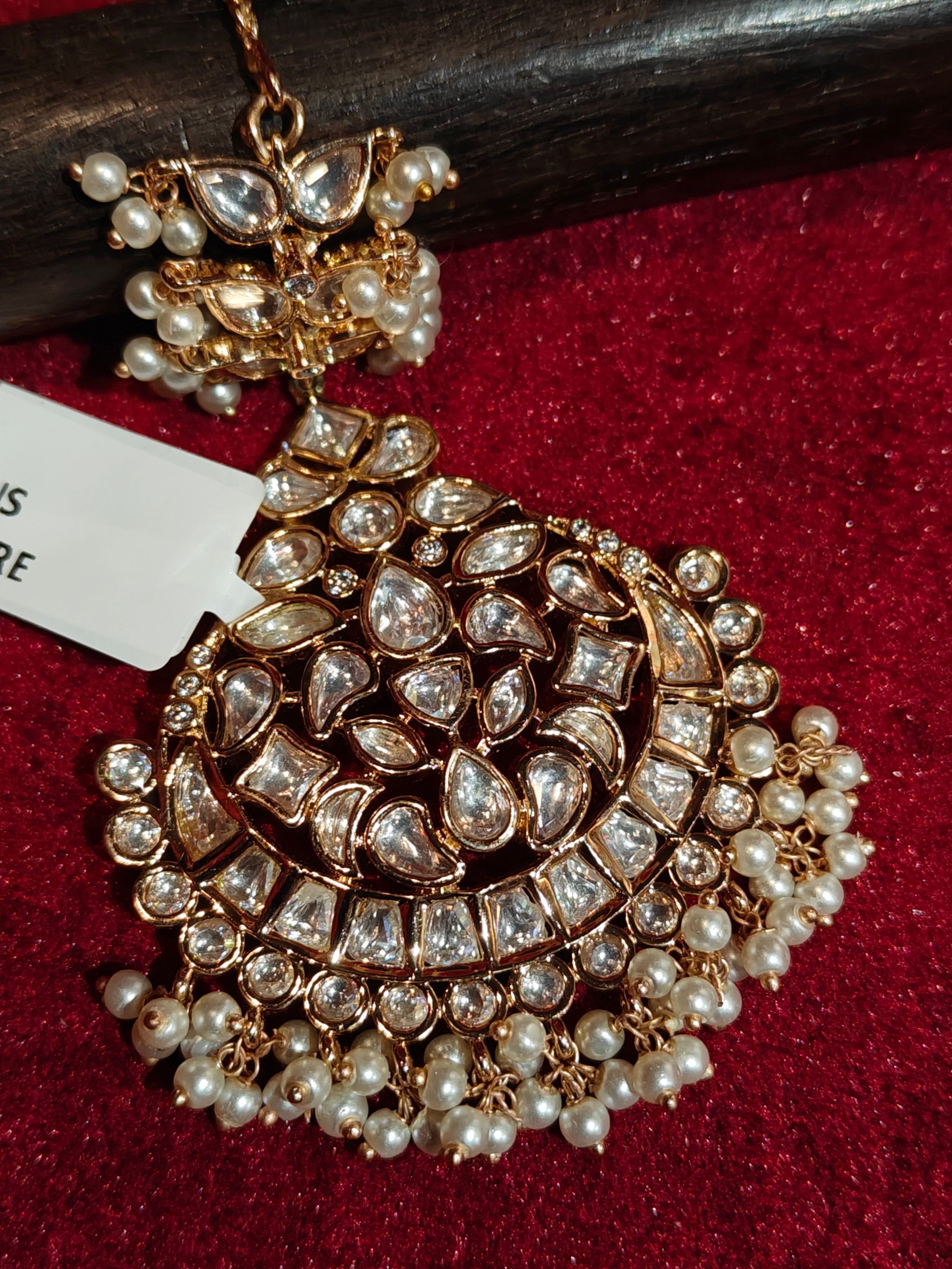 Kundan Maang Tikka