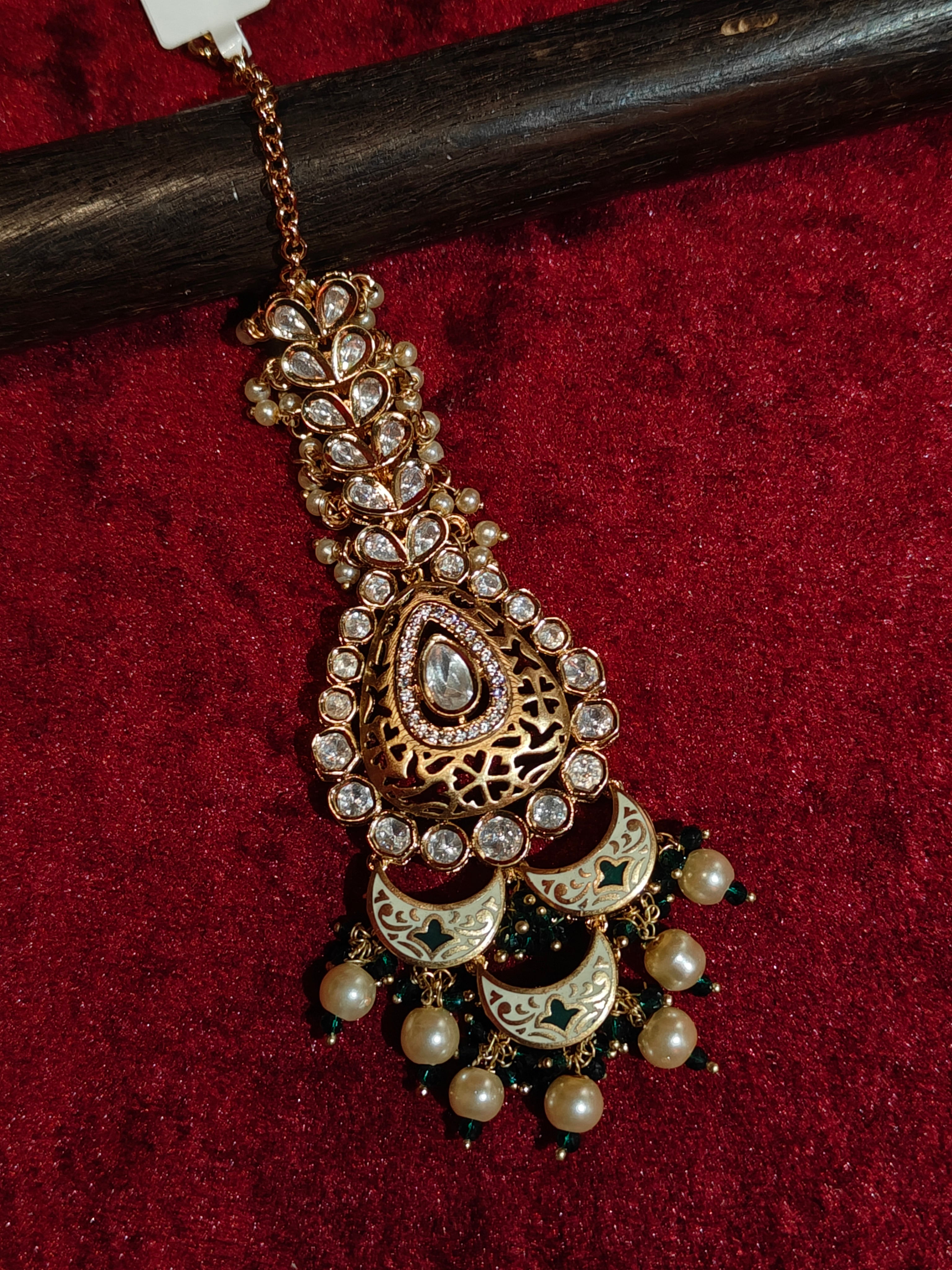Kundan Maang Tikka