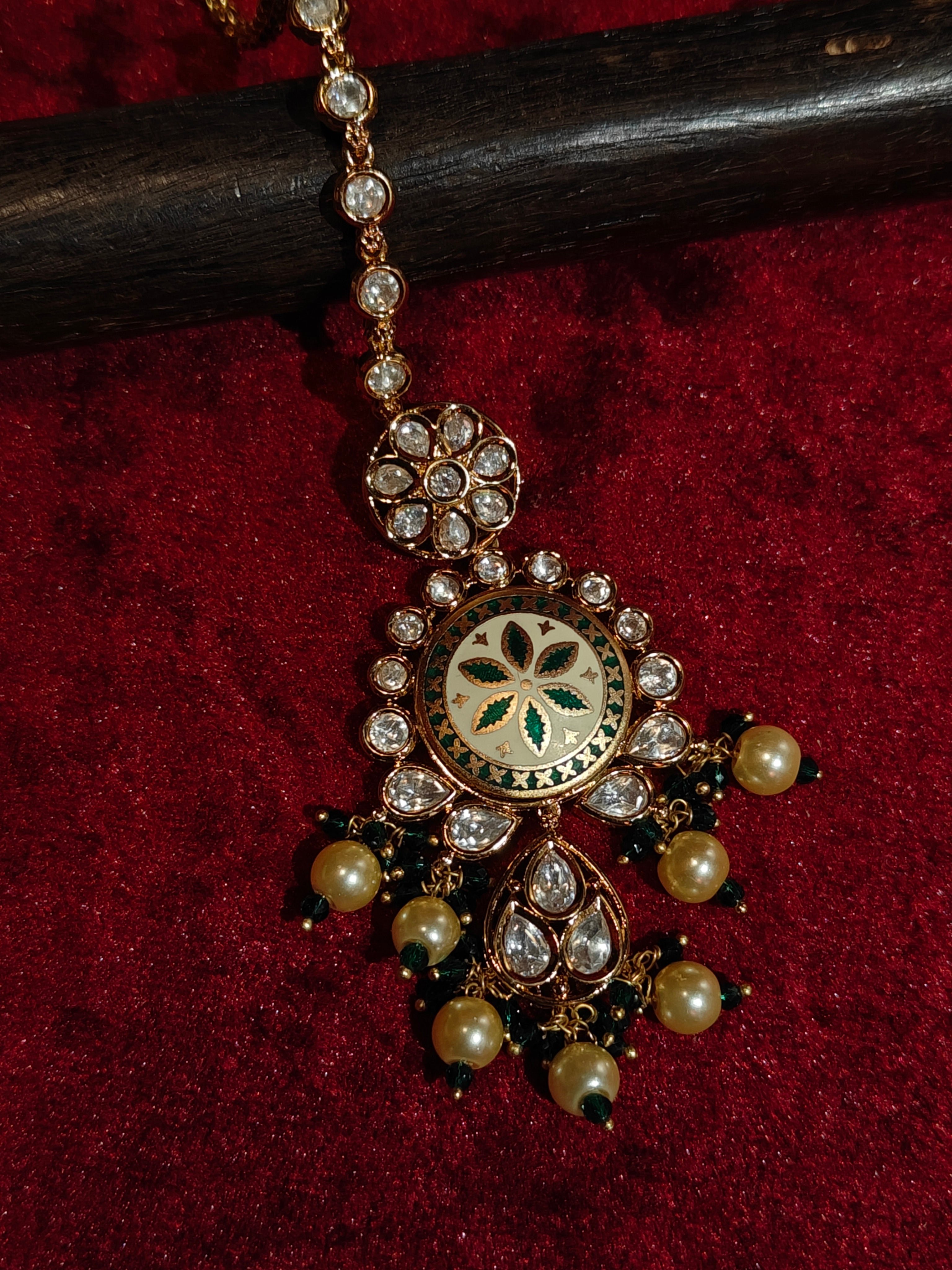 Kundan Maang Tikka