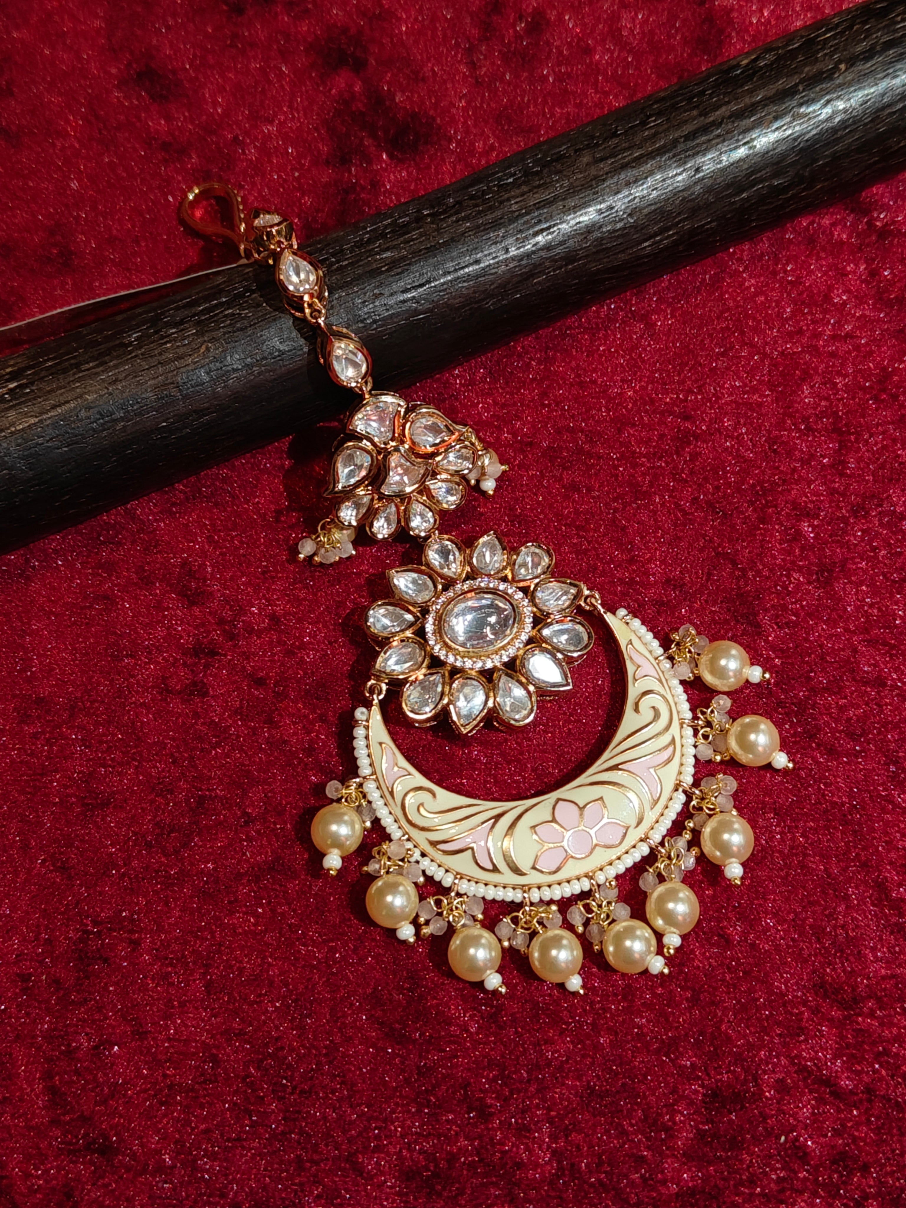 Kundan Maang Tikka