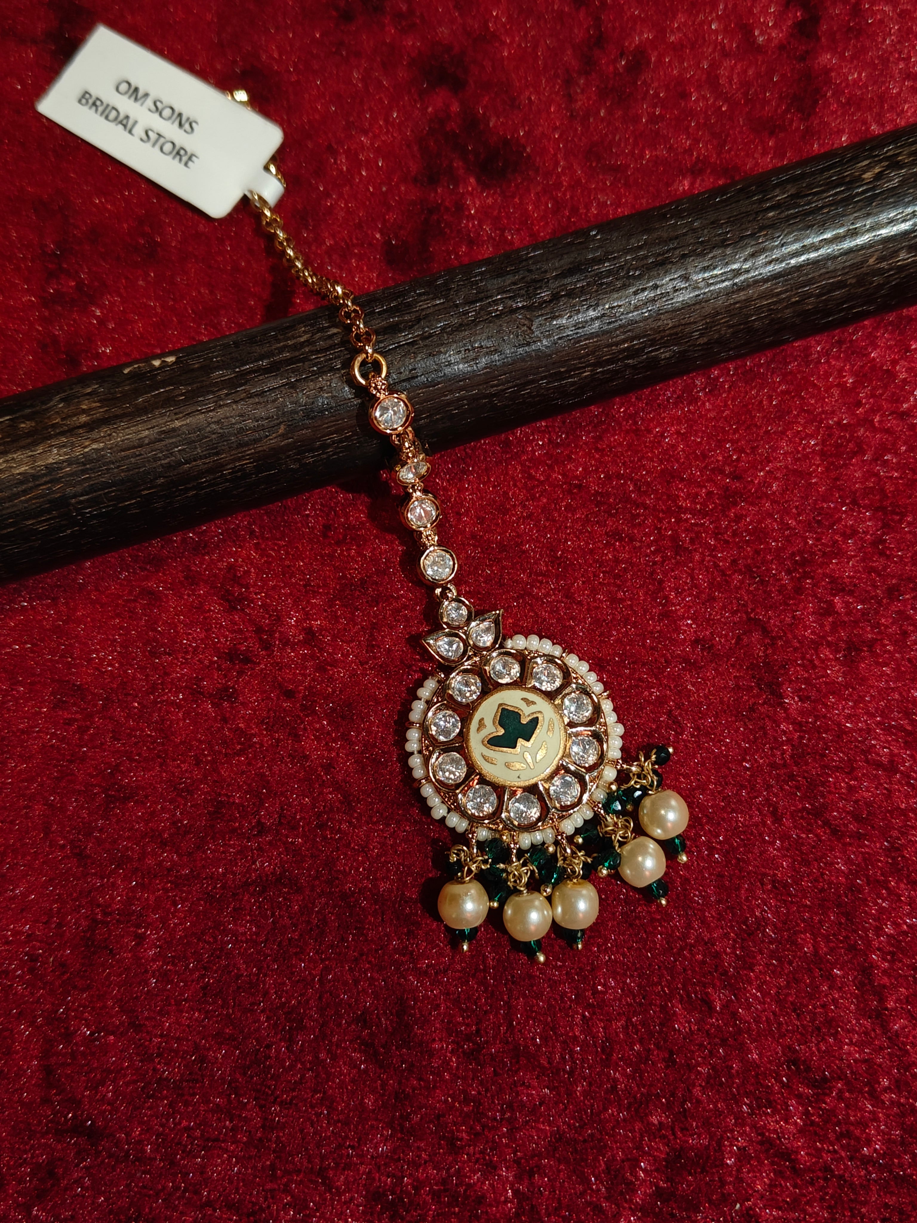 Kundan Maang Tikka