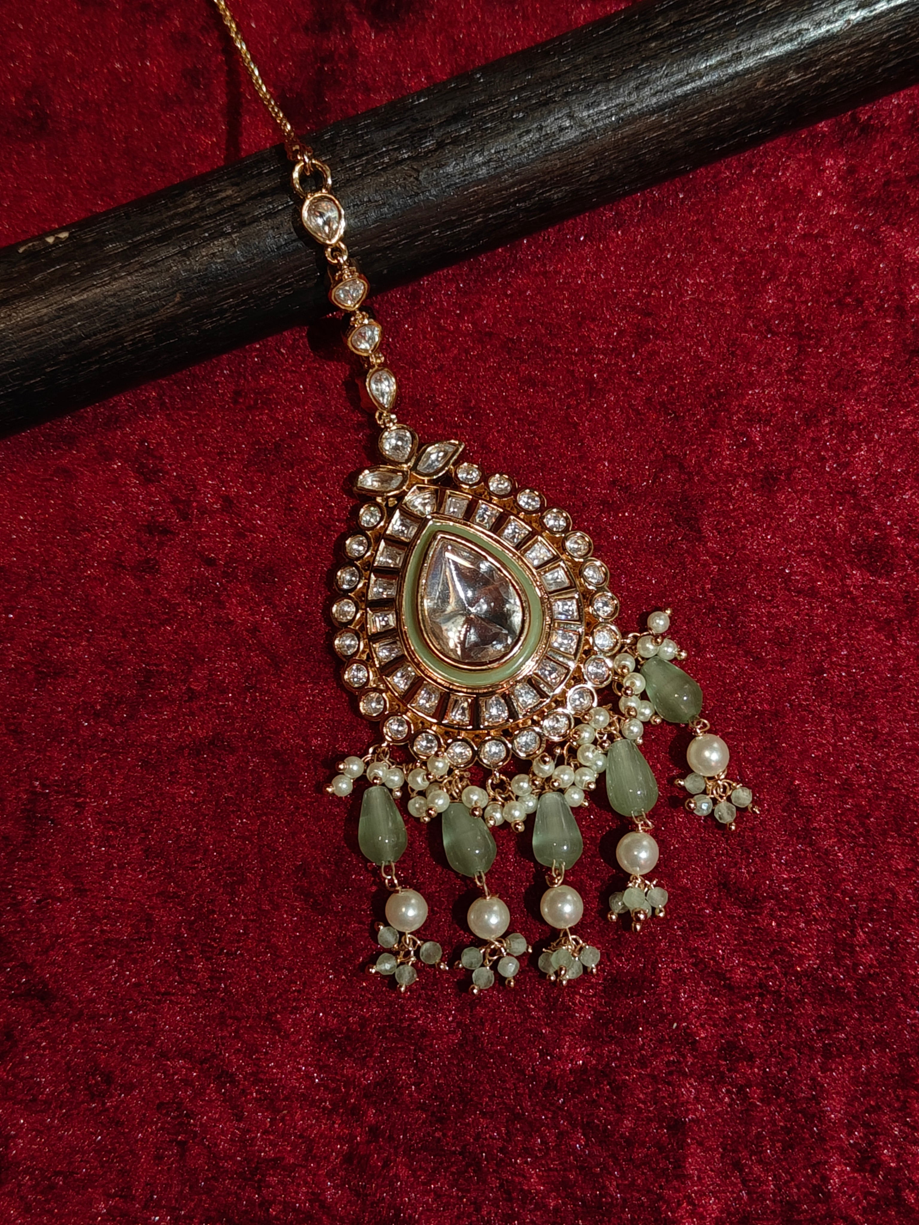 Kundan Maang Tikka