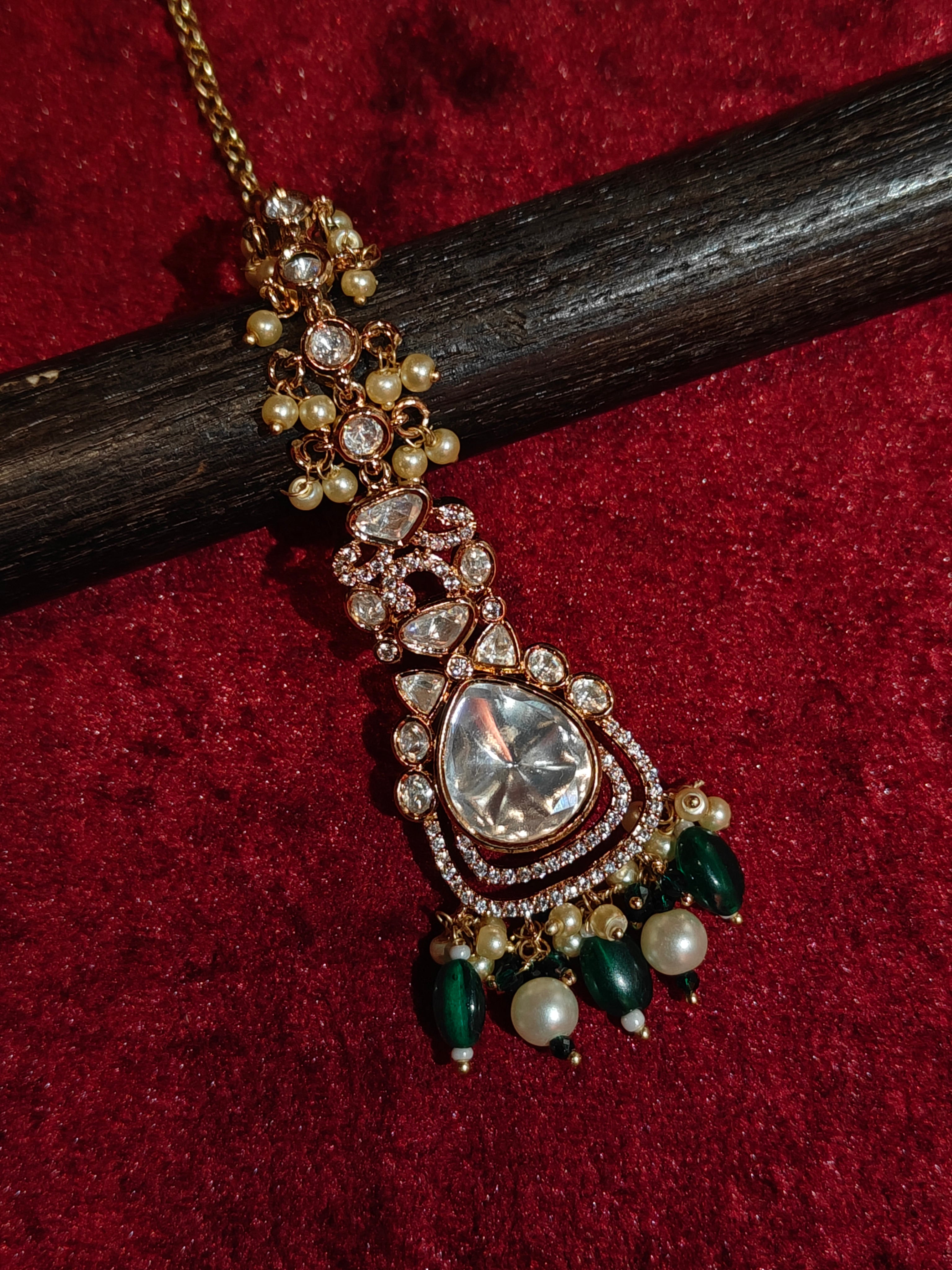 Kundan Maang Tikka