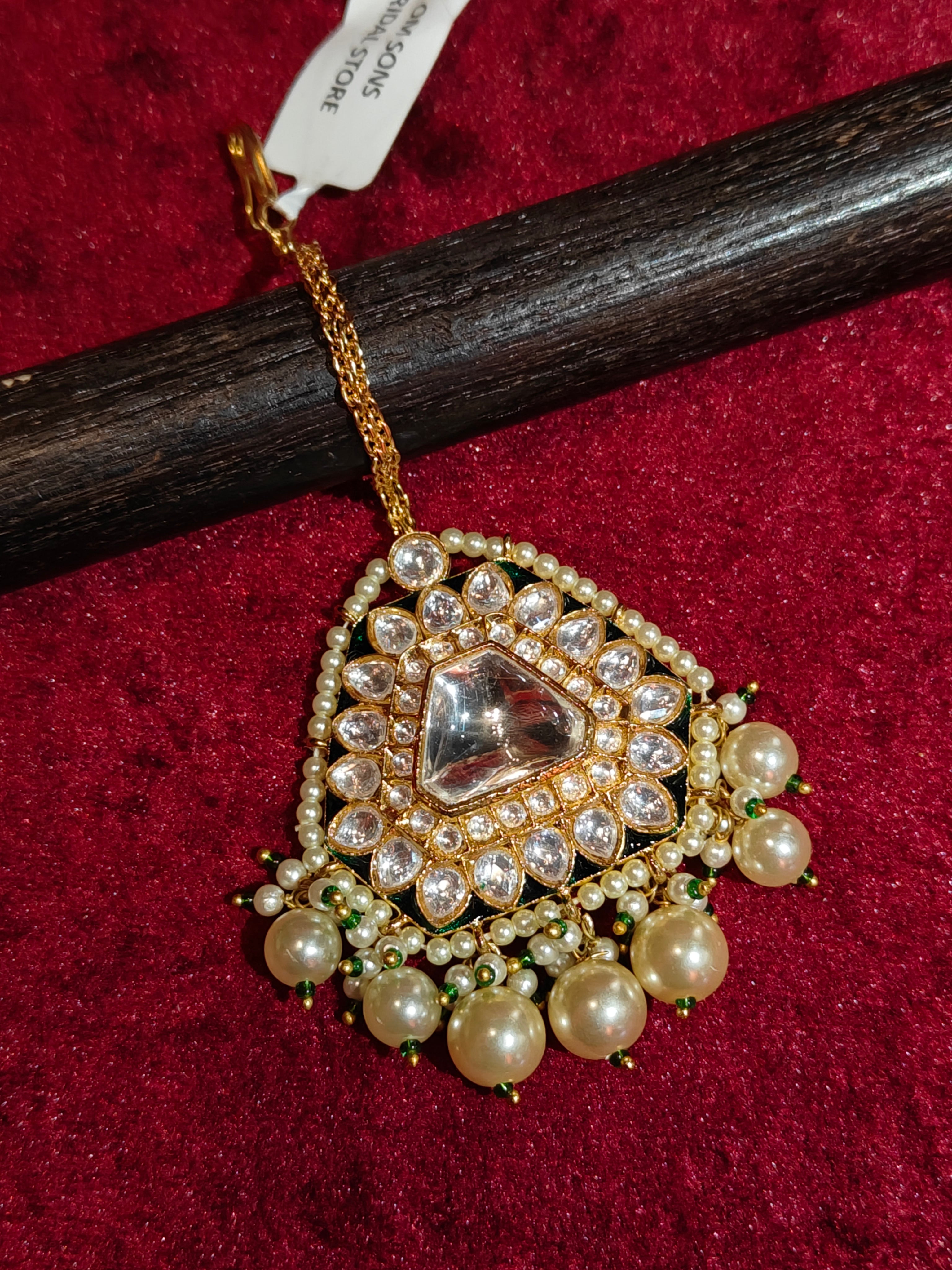 Kundan Maang Tikka
