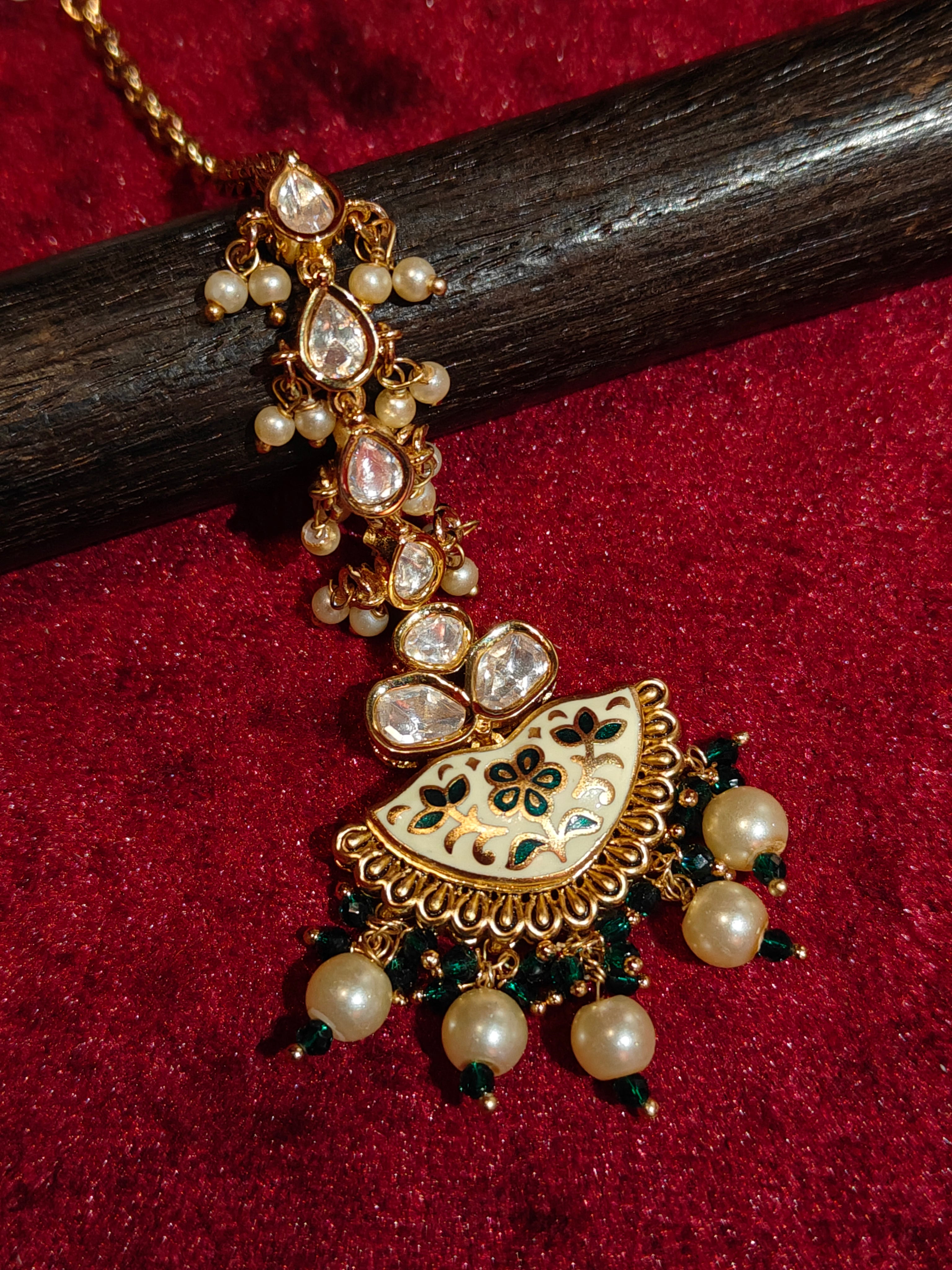 Kundan Maang Tikka