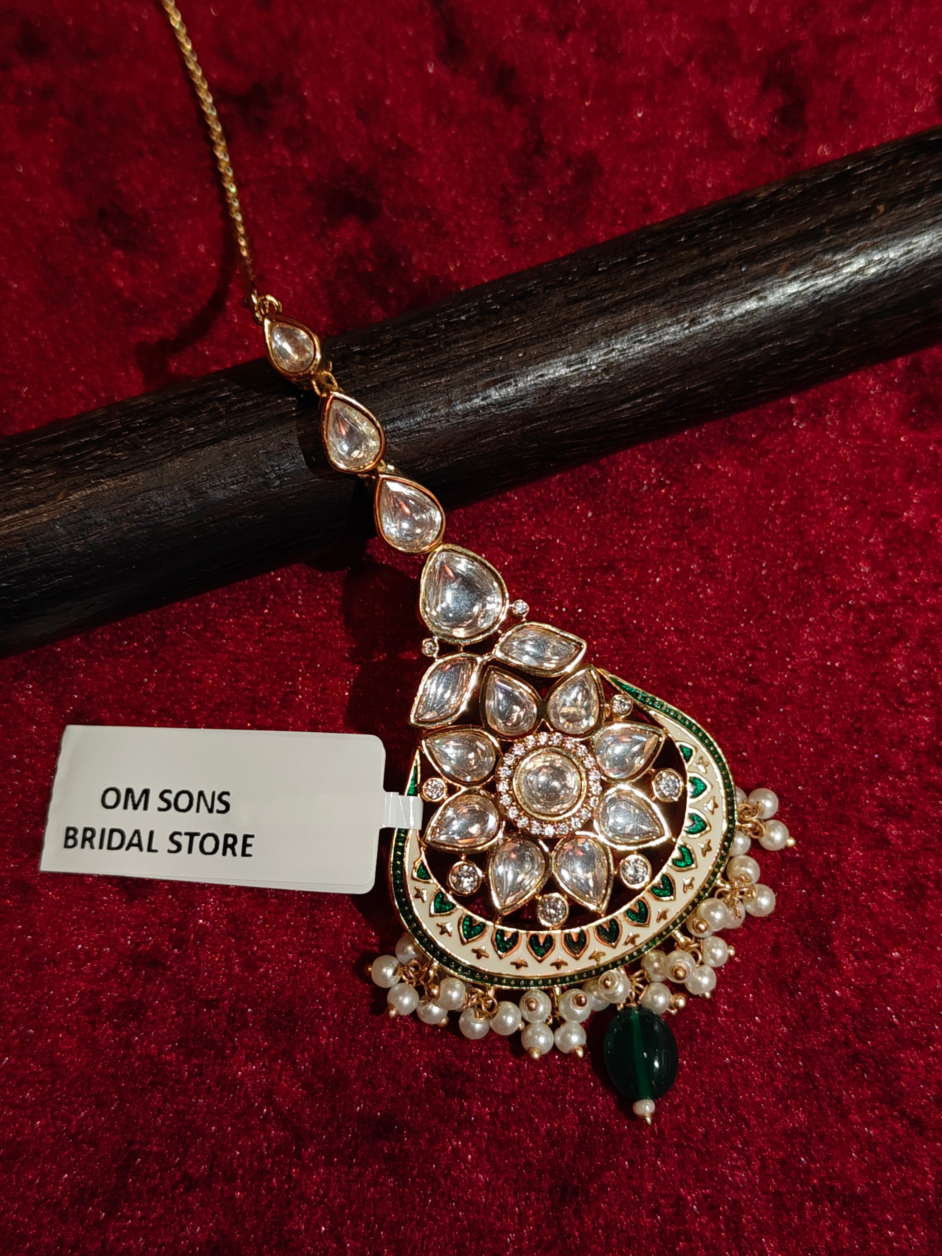 Kundan Maang Tikka