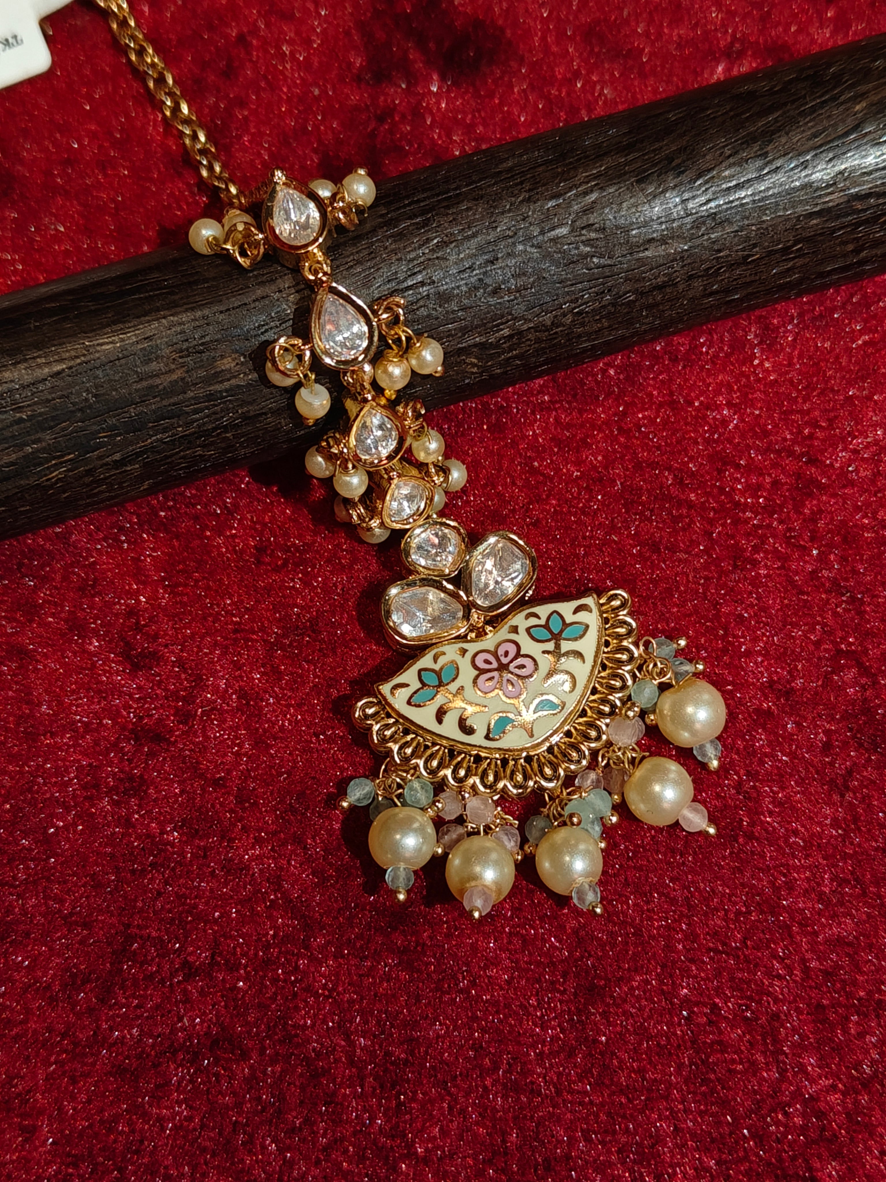 Kundan Maang Tikka