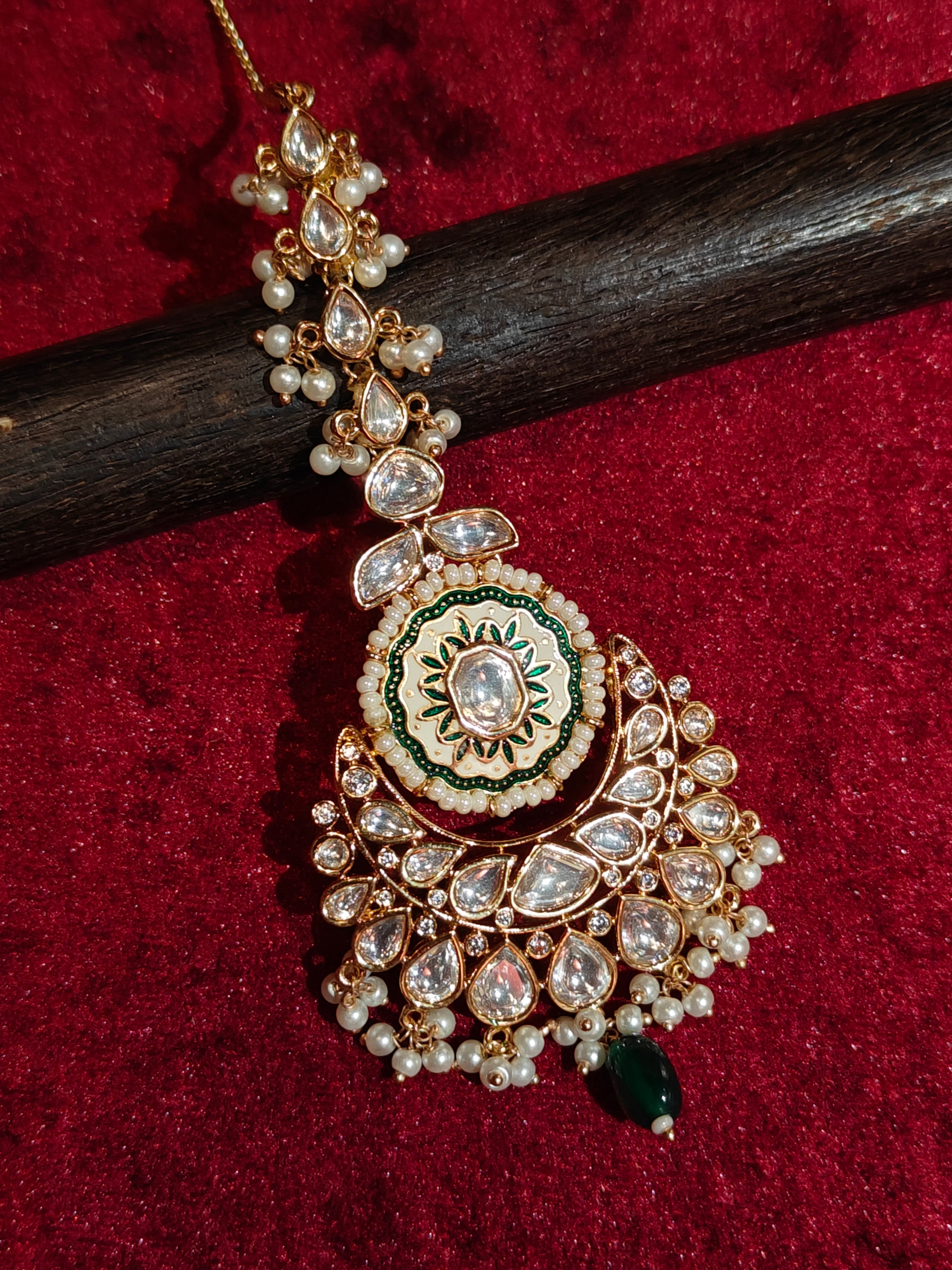 Kundan Maang Tikka