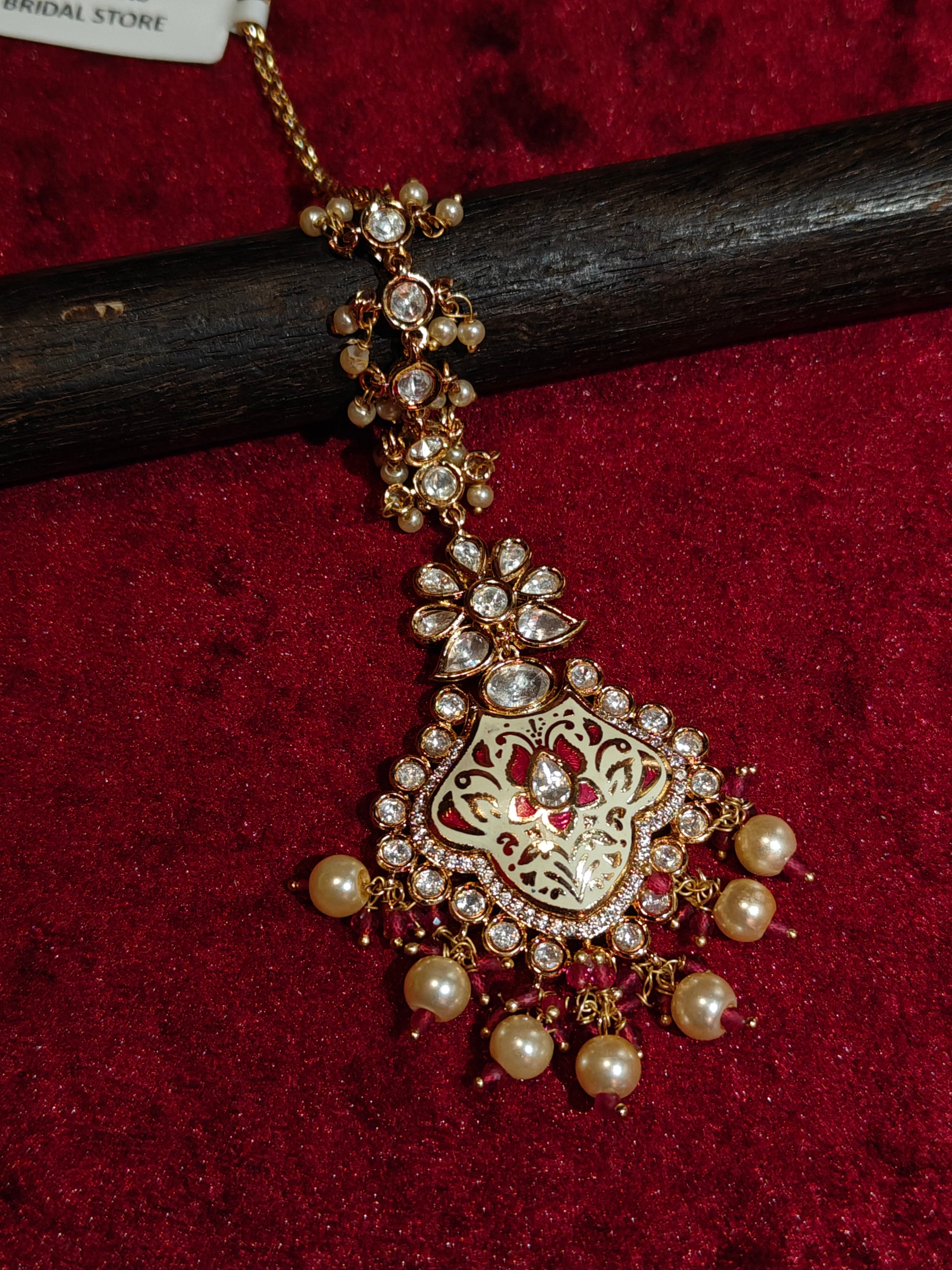 Kundan Maang Tikka